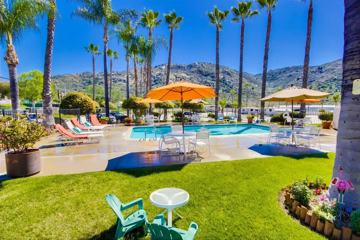 Outdoor Pool & Spa