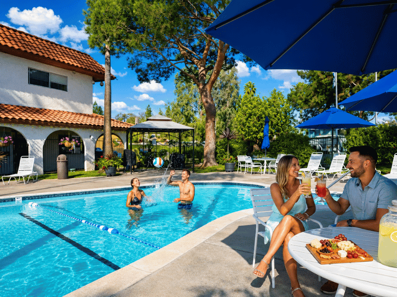 Vacationer pool (3)